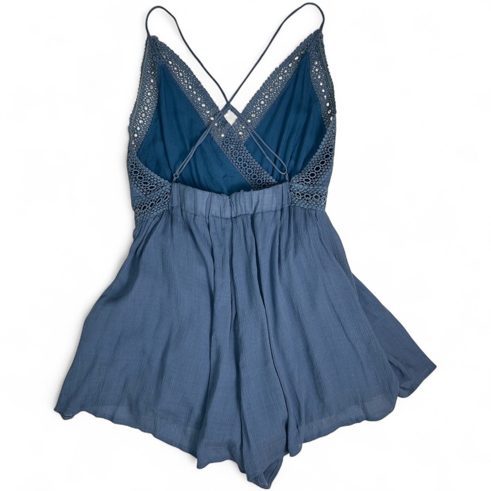 Lush Blue Crochet Lace Romper Size Small Spaghetti Strap Deep V Flowy - Picture 2 of 6